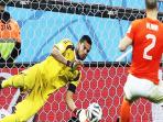 20140711_115127_ron-vlaar-gagal-penalti.jpg