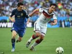 20140714_021635_lionel-messi-mats-hummels.jpg