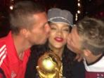 20140714_222457_rihanna-lukas-podolski-bastian-schweinsteiger.jpg