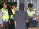 20140716_113414_petugas-di-rapat-pleno-pilpres-kpu-kabupaten-tasikmalaya.jpg