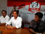 20140716_133009_jokowi-bersama-rano-karno-dan-ribka-tjiptaning.jpg