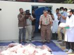 20140716_154814_mentan-suswono-bakar-daging-celeng.jpg