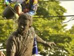 20140719_180540_ritual-memandikan-patung-persib.jpg
