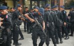 20140724_113046_polisi-jaga-ketat-kpu-makassar.jpg
