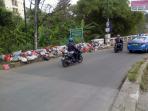 20140724_123928_tumpukan-sampah-di-sisi-jalan-raya-cirendeu-tangerang-selatan.jpg