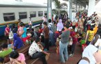 20140727_141503_puncak-mudik-dengan-kereta-api-di-medan.jpg