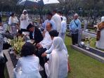 20140728_102250_habibie-berdoa.jpg