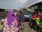 20140729_165700_tanah-baru-depok-macet-nih2.jpg