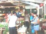 20140730_021910_pedagang-sayuran-di-pasar-rejodani.jpg