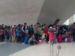 20140730_165958_antrean-pengunjung-untuk-bisa-naik-ke-tugu-monas.jpg