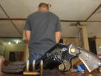 20140806_083421_pencuri-pistol.jpg