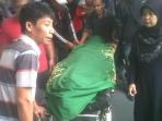 20140809_172404_jenazah-almarhum-panglima-viking-ayi-beutik.jpg