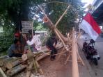 20140810_210245_penjual-pohon-pinang-di-jl-a-yani.jpg