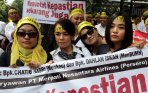 20140812_174612_unjuk-rasa-pegawai-merpati-tuntut-pembayaran-gaji-dan-thr.jpg