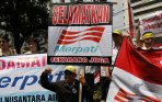 20140812_175020_unjuk-rasa-pegawai-merpati-tuntut-pembayaran-gaji-dan-thr.jpg