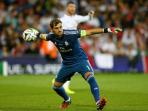 20140813_042144_iker-casillas-lemparbolaaaa.jpg
