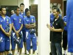 20140813_084133_djadjang-nurdjaman-briefing-skuat-persib-bandung.jpg