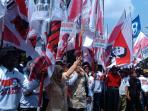 20140813_162957_pendukung-prabowo-demo-di-mahkamah-konstitusi-nih2.jpg
