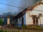 20140817_075913_kantor-pt-lonsum-dibakar-massa_1.jpg
