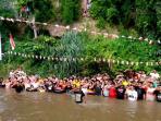 20140817_130040_upacara-di-sungai.jpg