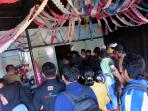 20140821_131942_warga-antre-lihat-jenglot-di-prabumulih_2.jpg