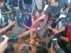 20140821_154303_wartawan-pasuruan-bakar-id.jpg