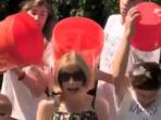20140822_091930_anna-wintour-tetap-pakai-kacamata-hitam.jpg