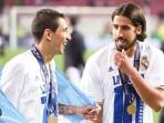 20140822_165421_angel-di-maria-dan-sami-khedira.jpg