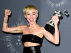 20140825_105249_miley-cyrus-di-mtv-video-music-awards.jpg