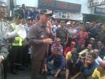20140826_102708_walikota-malang-anton-menyerah-ke-sopir.jpg