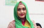 20140827_151952_eddies-adelia-dampingi-suami-sidang-penipuan.jpg