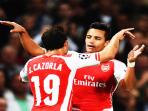 20140828_035439_santi-cazorla-dan-alexis-sanchez.jpg