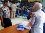 20140902_170944_personel-mapolres-banyuasin-tes-urine.jpg