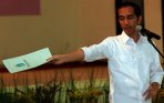 20140904_150913_presiden-terpilih-jokowi-jamin-guru-honorer-jadi-pns.jpg