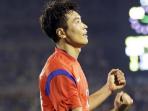 20140907_100650_lee-dong-gook-man-of-the-match.jpg