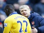20140908_205314_yaya-sanogo-dan-arsene-wenger.jpg