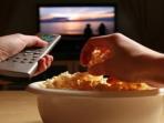 20140909_112542_ngemil-nonton-tv.jpg