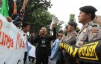20140910_104240_demo-mahasiswa-terkait-kasus-dugaan-pencabulan-gubernur-riau.jpg