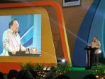 20140910_145515_menhub-ee-mangindaan-kasih-penghargaan-wtn.jpg