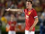 20140913_004856_bek-tengah-manchester-united-phil-jones.jpg