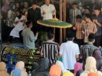 20140913_085815_pelayat-di-kediaman-mahasiswi-stim-ykpn-rany-atskilia.jpg