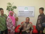 20140914_223301_menteri-koperasi-dan-ukm-syarief-hasan-didampingi-pengurus-koperasi.jpg