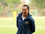20140916_115156_pelatih-timnas-indonesia-u-23-aji-santoso-tersenyum.jpg