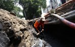 20140916_132045_bersihkan-gorong-gorong-sistem-drainase.jpg