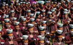 20140918_003650_tari-tor-tor-cawan-buka-festival-danau-toba.jpg