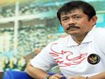 20140918_232221_pelatih-timnas-indonesia-u-19-indra-sjafri-nonton-bola.jpg