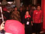 20140919_233544_jokowi-dampingi-megawati-hadiri-rakernas-pdi-perjuangan.jpg