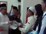 20140920_113102_gubernur-aceh-zaini-abdullah-melepas-keberangkatan-jemaah-calon-haji.jpg