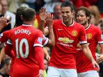 20140927_231811_robin-van-persie-wayne-rooney-daley-blind.jpg