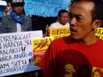 20140928_091051_demo-tolak-pilkada-lewat-dprd-yang-digelar-di-sekitar-bundaran-hi.jpg